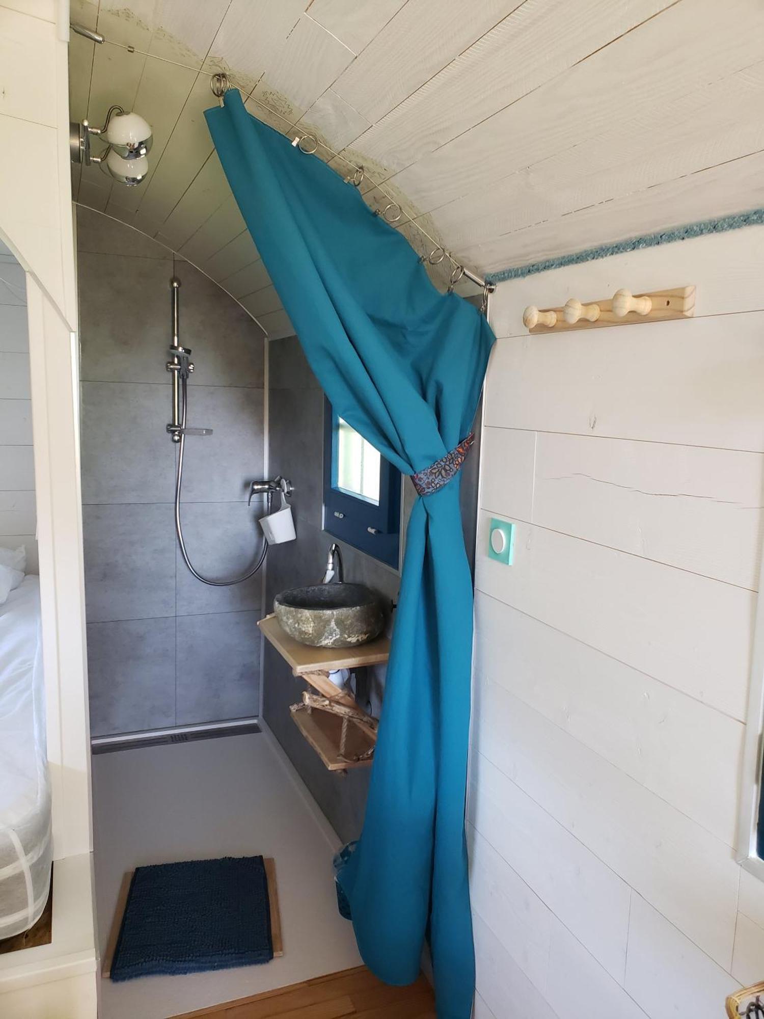 La Roulotte Tiny House Du Mond'Ideal Leval  外观 照片