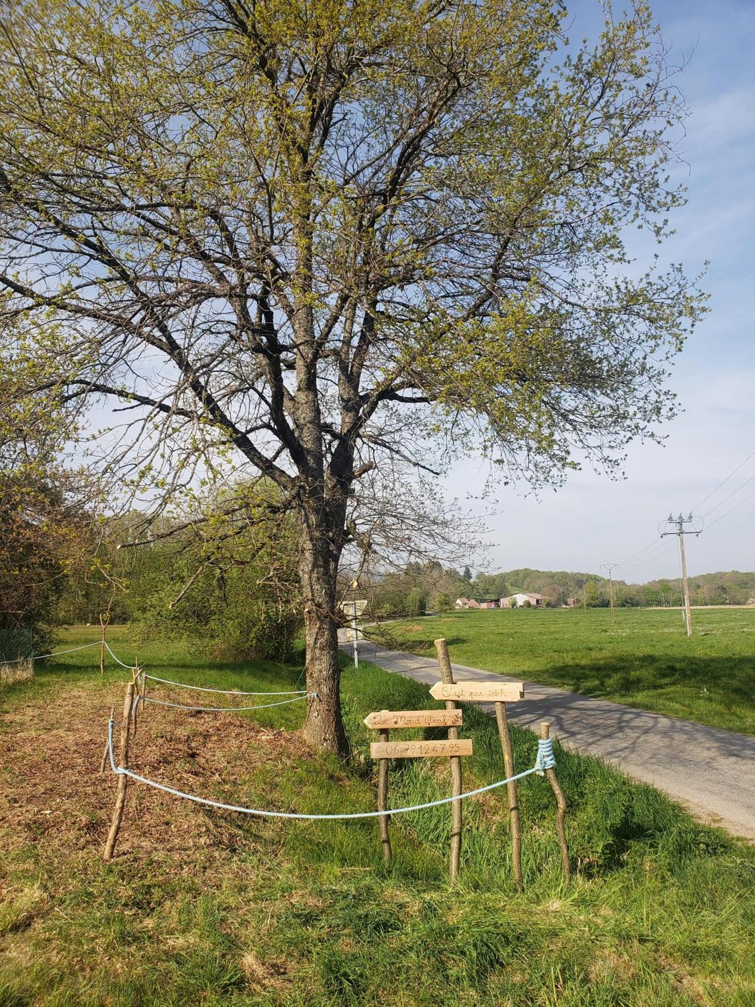 La Roulotte Tiny House Du Mond'Ideal Leval  外观 照片